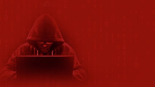 Hacker am PC - Alarmierender Anstieg von Ransomware-Angriffen 